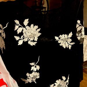 INK Skinny pants - Match this adorable top - embroidered w same design -size 8